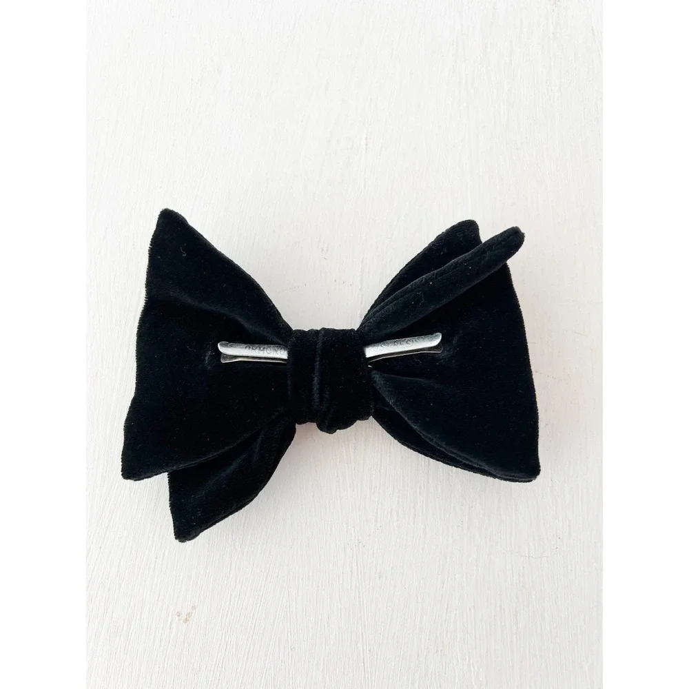 Vintage 1960s Bow Tie Black‎ Velvet Clip On Formal Accessory